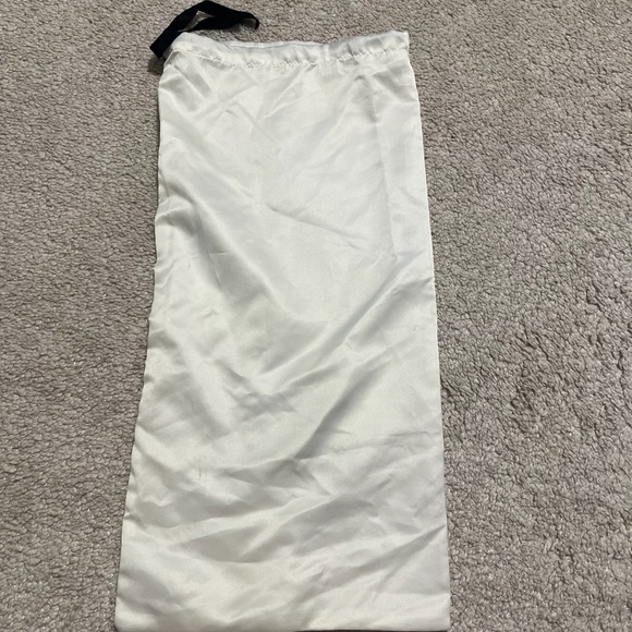 Set of 2 Gucci logo white black dust bag storage decoration - Picture 9 of 16